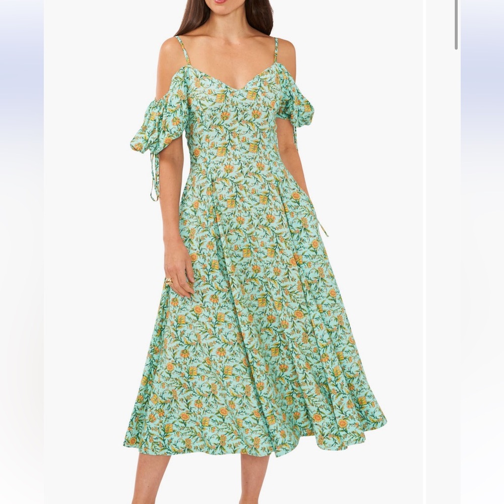 I.STATE
Floral Cold Shoulder
Midi Dress